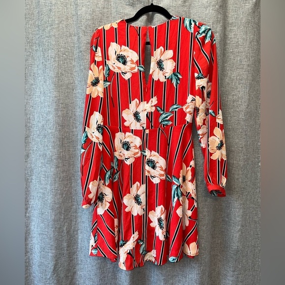 Express Red Floral Long Sleeve Romper Size Small NWT - Picture 6 of 8